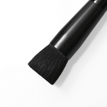 LIC Кисть T01 для нанесения тона / Makeup Artist Brush 1 шт