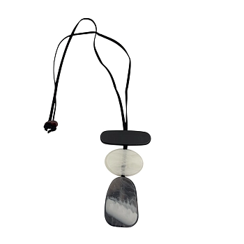 Подвеска Три фигуры монохром