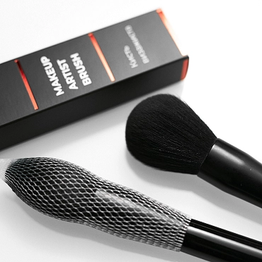 LIC Кисть T03 для пудры / Makeup Artist Brush 1 шт