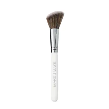 Кисть скошенная для румян, скульптора, бронзера и коррекции лица / MAKEUMAKE
