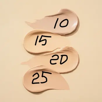 MAKE UP FACTORY Основа тональная, тон 15 натуральный / Light Weight Foundation 30 мл, фото 4